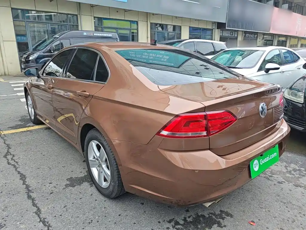 Lamando 230 TSI DSG Style