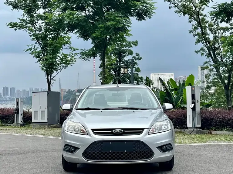 Ford Focus Sedan Classic 1.8 L Manual Basic