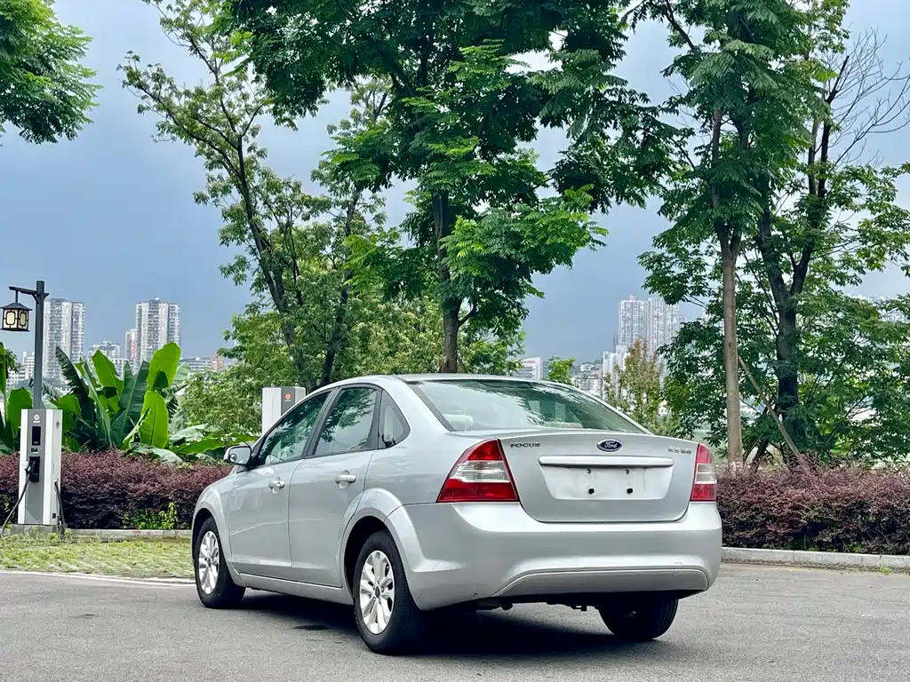 Focus Sedan Classic 1.8 L Manual Basic