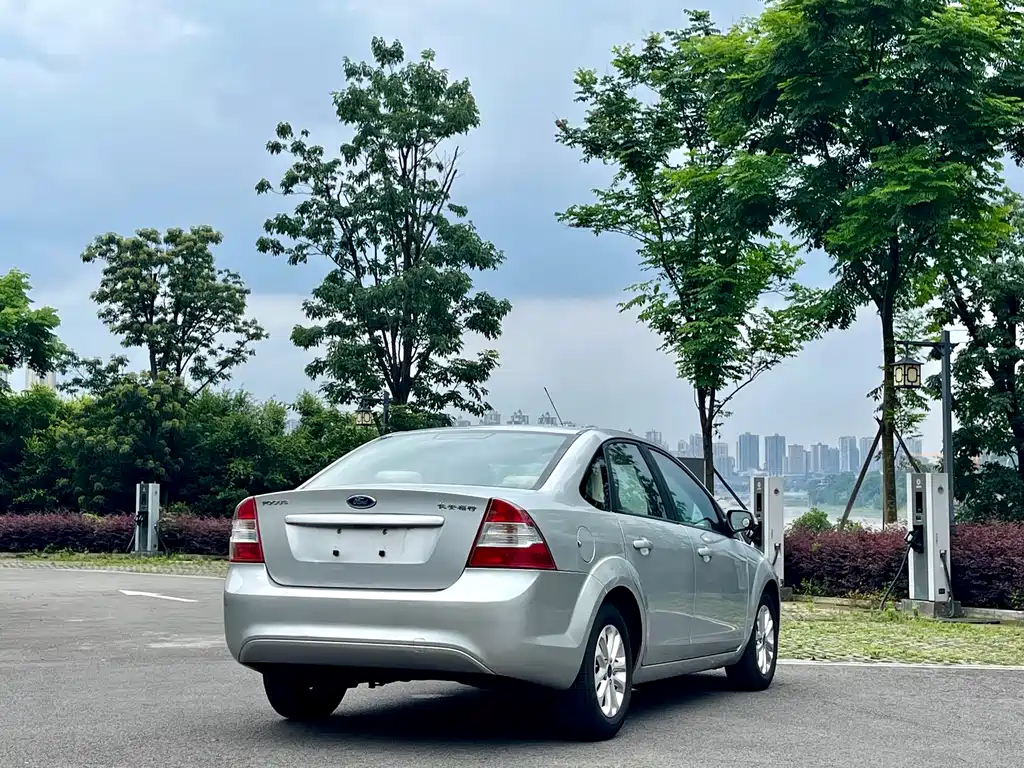 Focus Sedan Classic 1.8 L Manual Basic