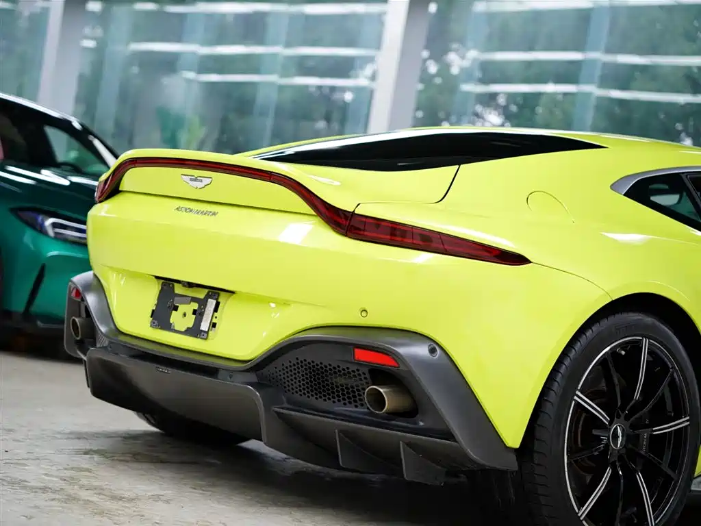 V8 Vantage 4.0 T V8 Coupe
