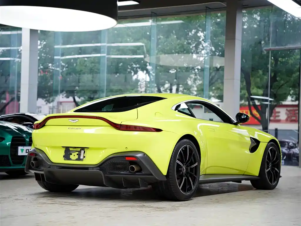 V8 Vantage 4.0 T V8 Coupe