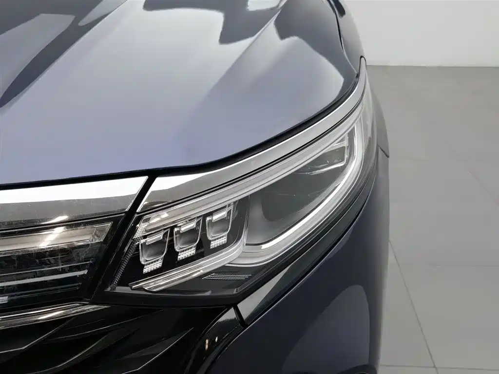Roewe iMAX8 400 TGI Supreme Series Honored