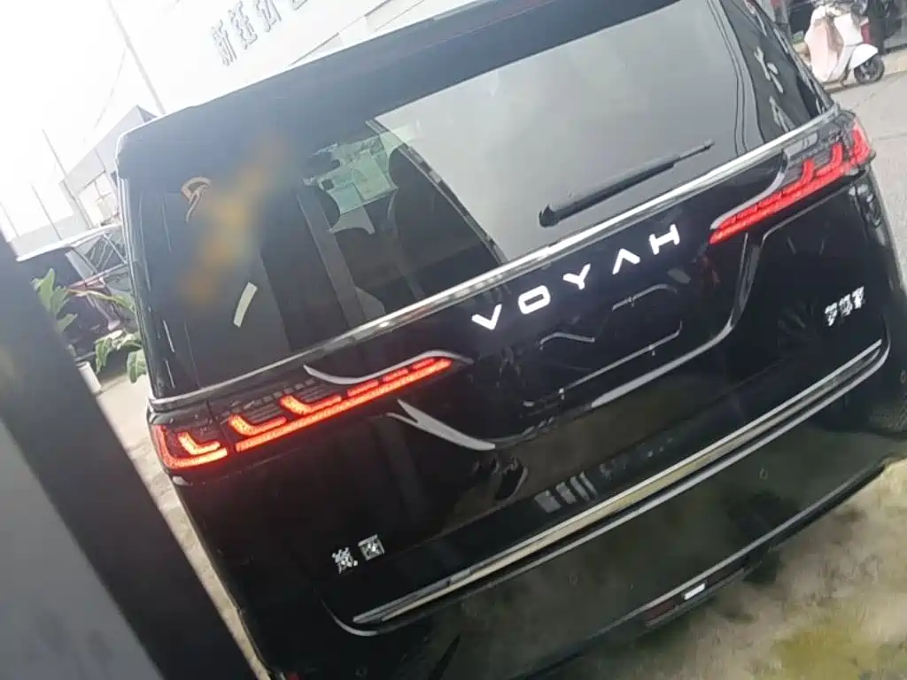 Voyah Dreamer PHEV 4 WD Flagship Kunpeng