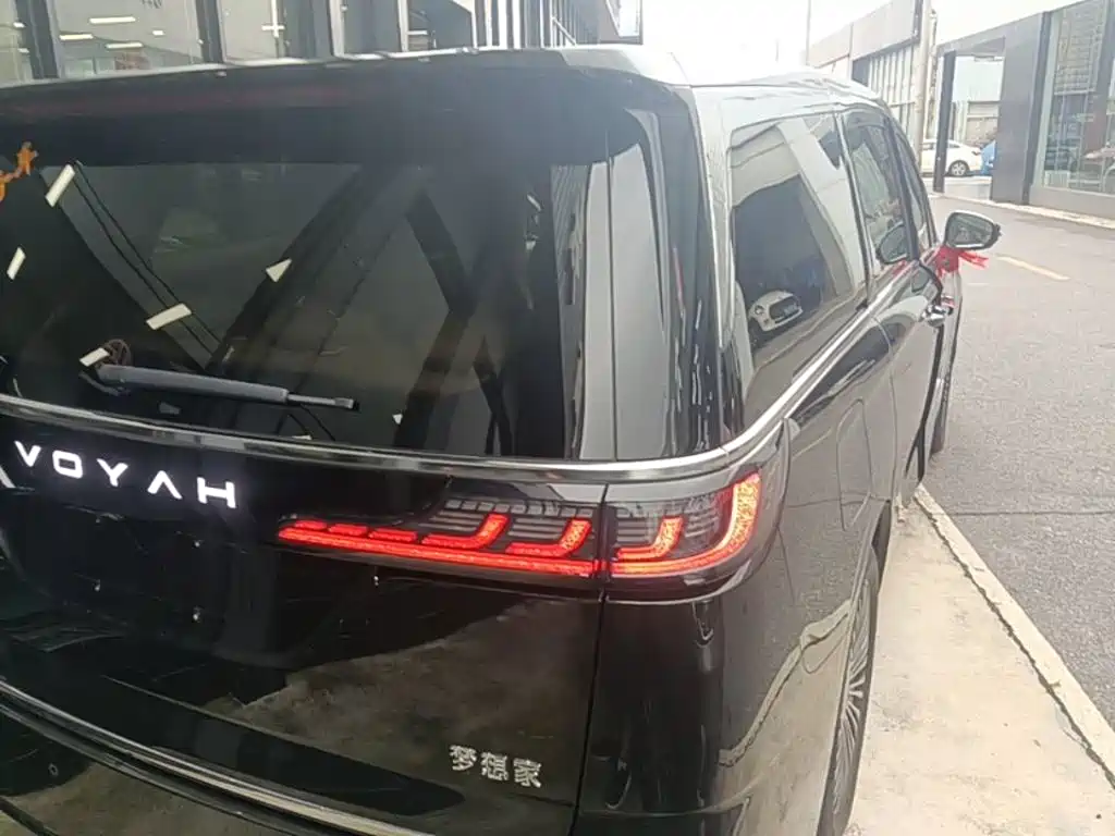 Voyah Dreamer PHEV 4 WD Flagship Kunpeng