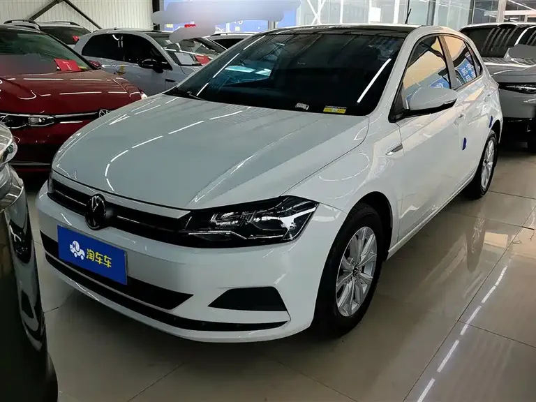 Volkswagen Polo Plus 1.5 L Auto Colorful Tech