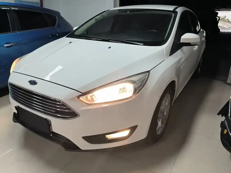 Ford Focus Sedan 1.6 L Auto Comfort Smart Travel