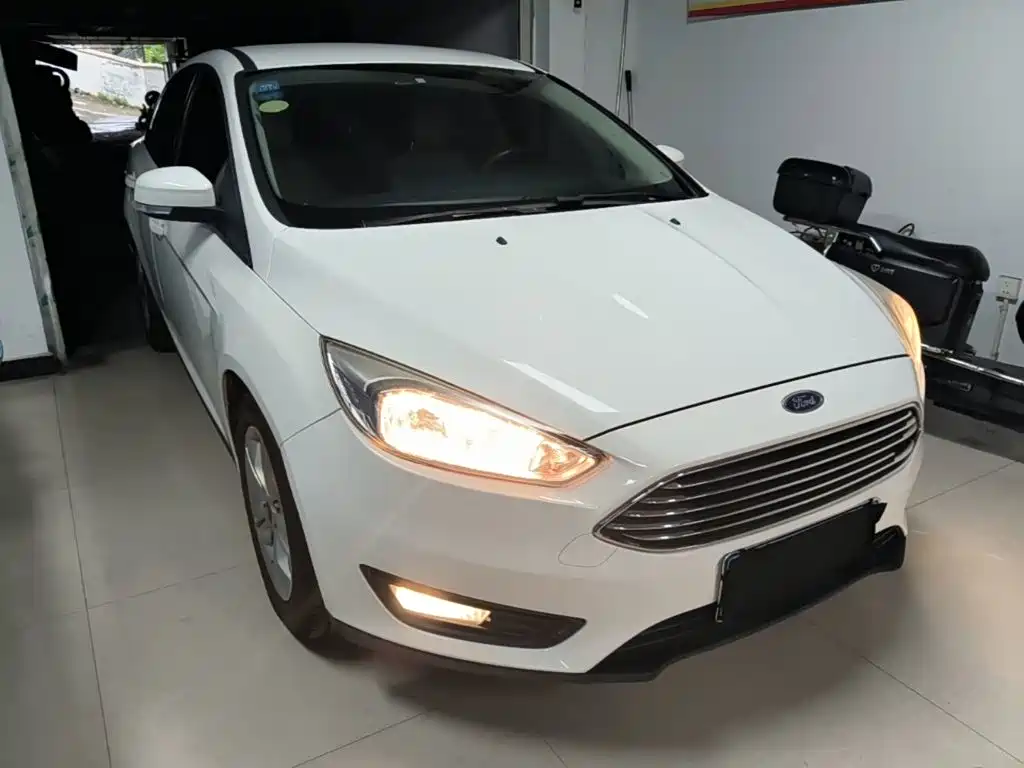 Focus Sedan 1.6 L Auto Comfort Smart Travel