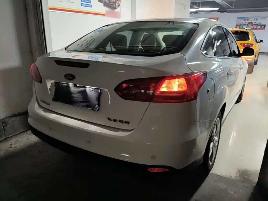 Focus Sedan 1.6 L Auto Comfort Smart Travel