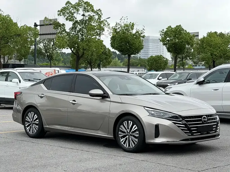 Nissan Teana 2.0 L XL-Upr Enjoyment