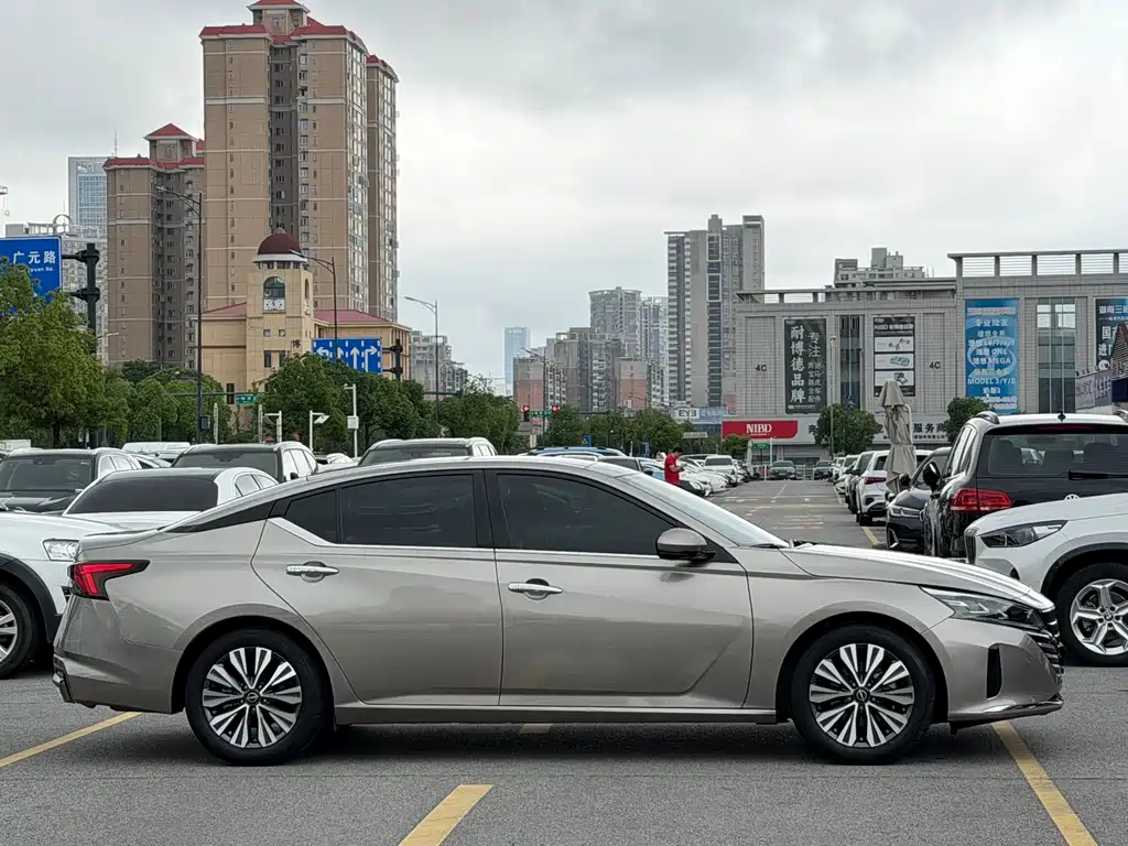 Teana 2.0 L XL-Upr Enjoyment