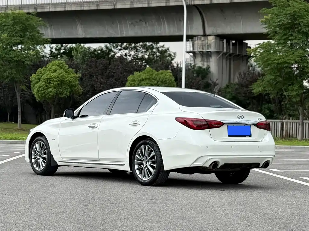 Infiniti Q50 L 2.0 T Comfort Enjoyment CN-VI