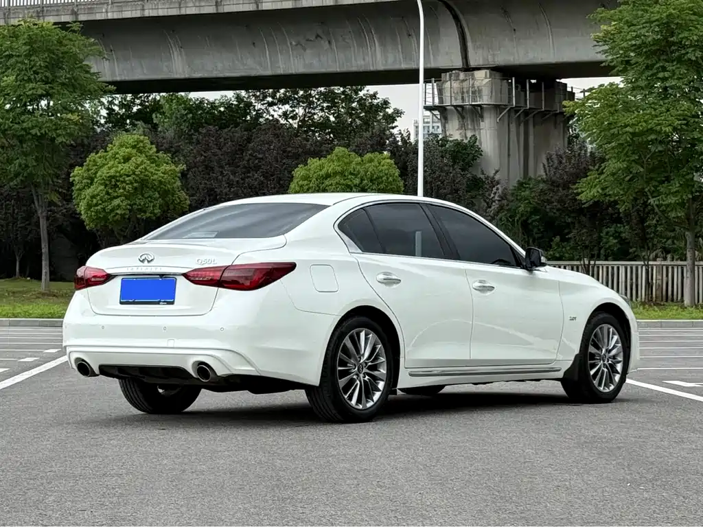 Infiniti Q50 L 2.0 T Comfort Enjoyment CN-VI