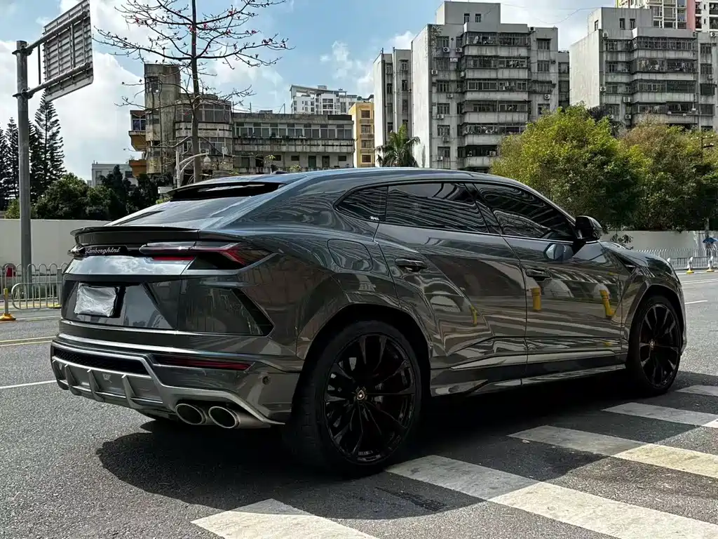 Urus 4.0 T V8