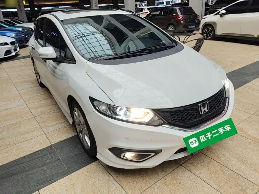 Jade 1.8 L Auto Comfort Elite 5-seat