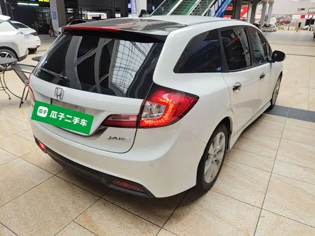 Jade 1.8 L Auto Comfort Elite 5-seat