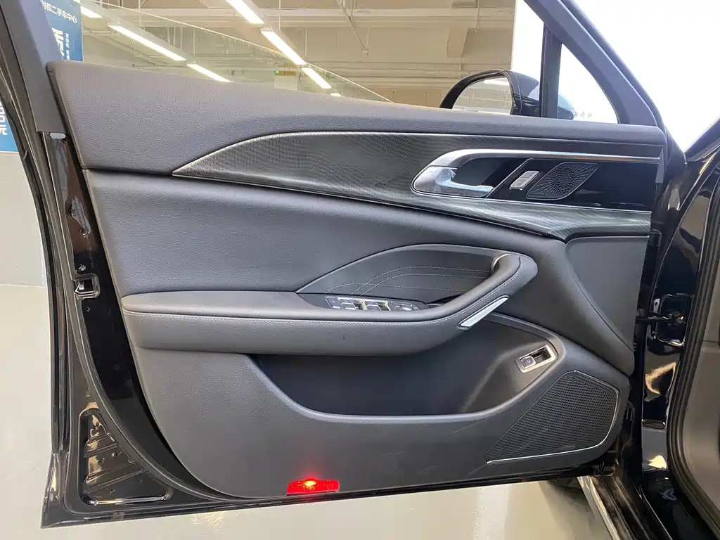 Hongqi H6 红旗H6 2024款 2.0 T 致逸版