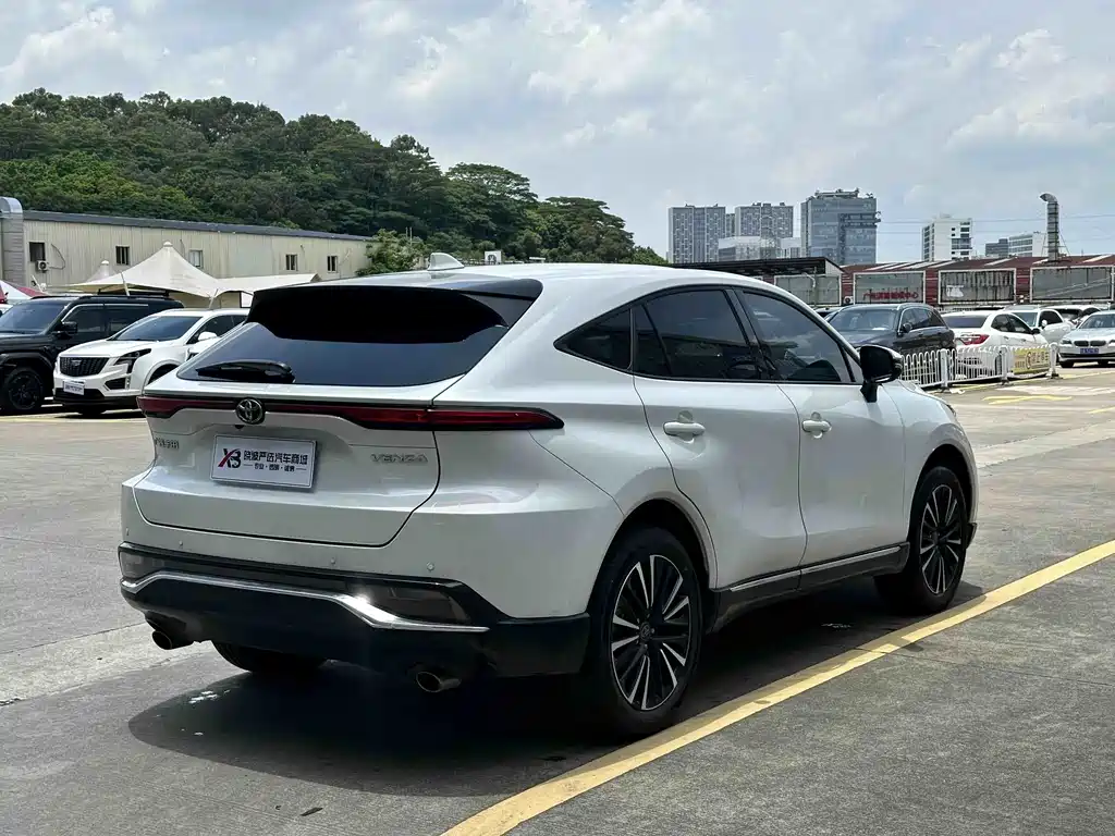 Venza 2.0 L CVT 2 WD Distinguished