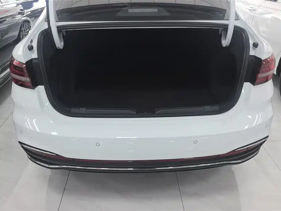 Lavida 朗逸 2026款 1.5 L 自动五百万版