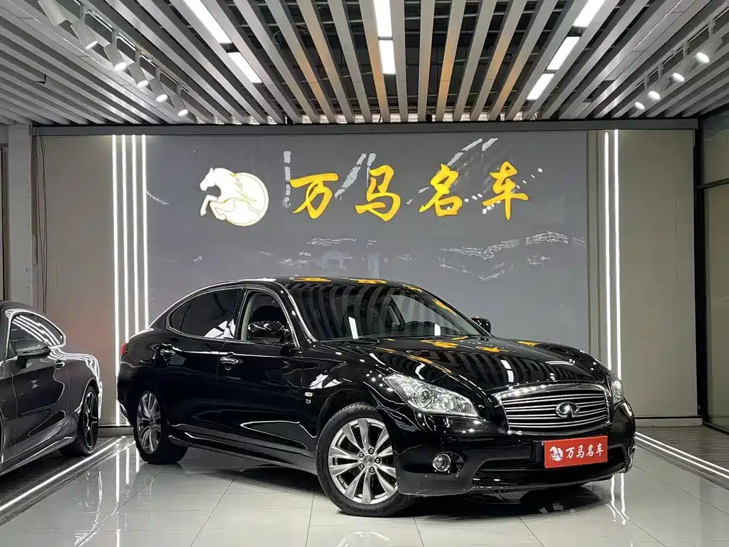 Infiniti Q70 Q70 L 2.5 L Graceful