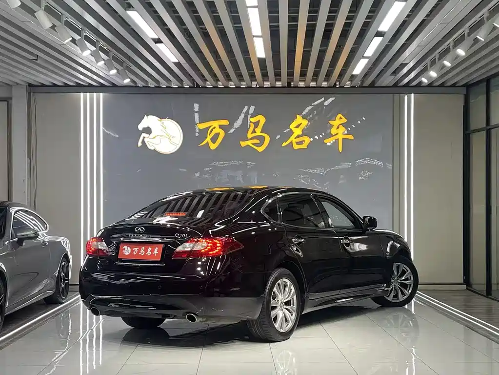 Infiniti Q70 Q70 L 2.5 L Graceful