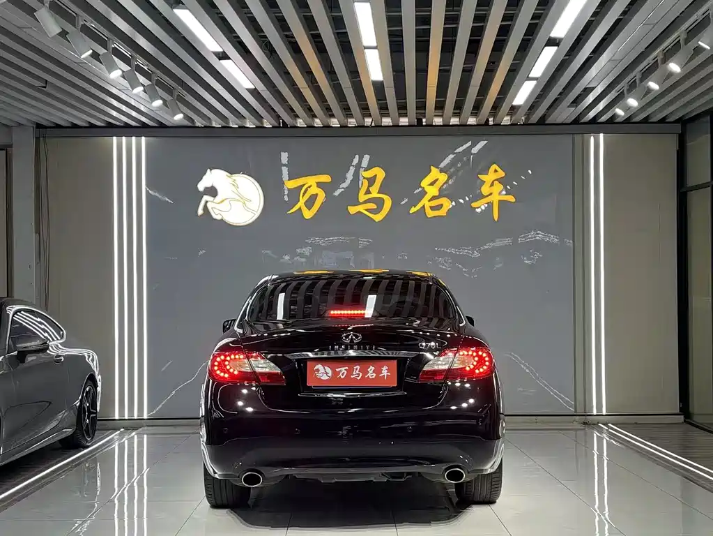 Infiniti Q70 Q70 L 2.5 L Graceful