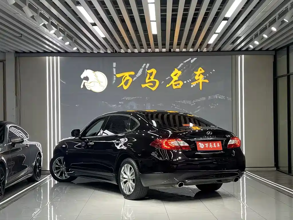 Infiniti Q70 Q70 L 2.5 L Graceful