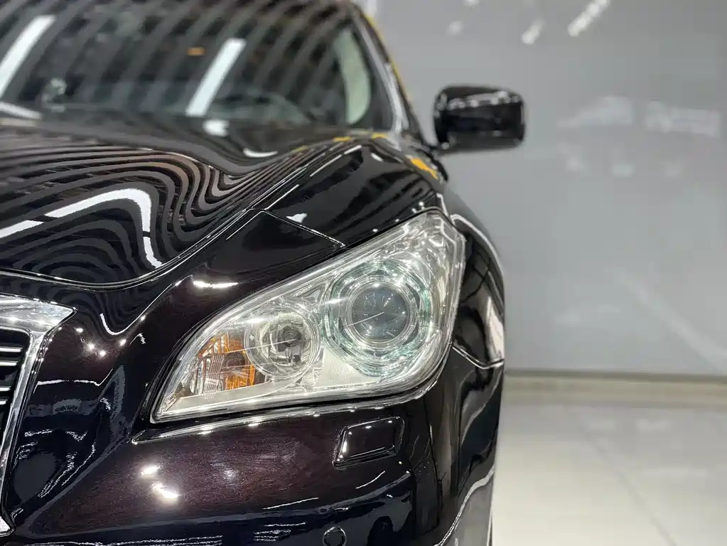 Infiniti Q70 Q70 L 2.5 L Graceful