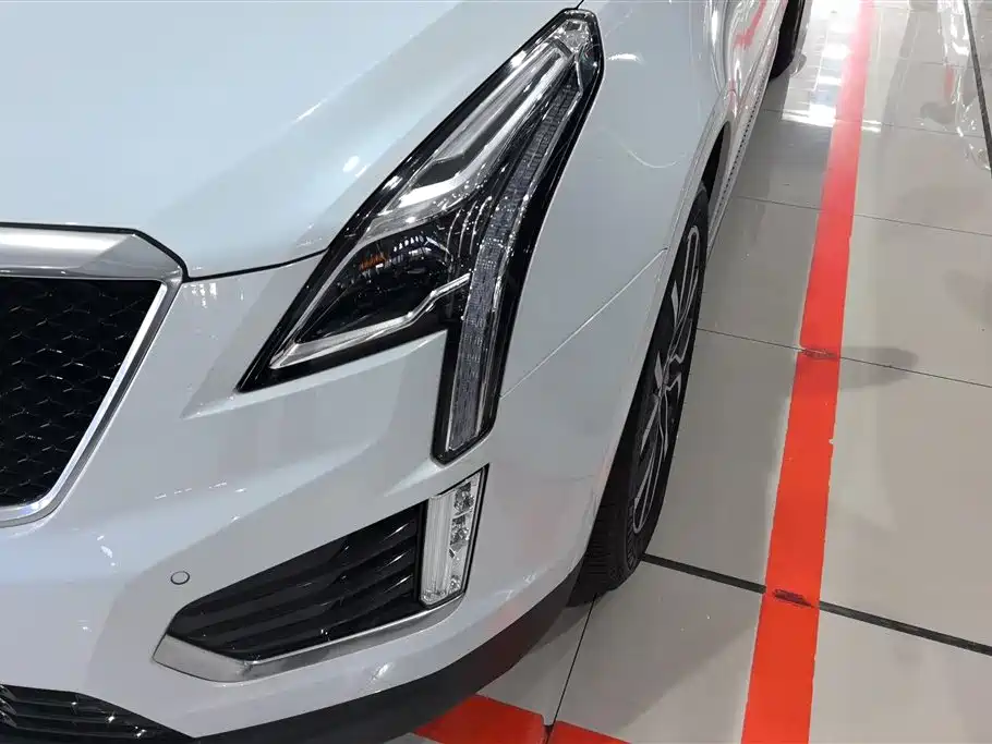 Cadillac XT5 2.0 T 4 WD Luxury (Hummingbird)