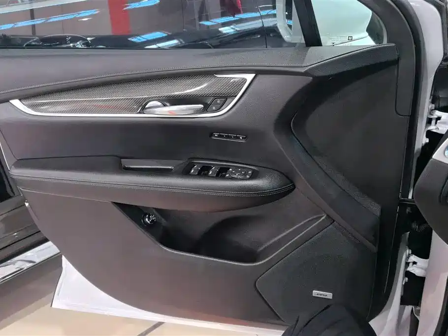 Cadillac XT5 2.0 T 4 WD Luxury (Hummingbird)