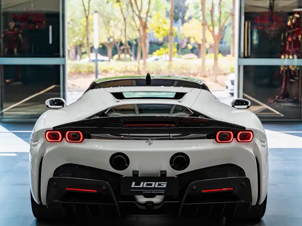 SF90 3.9 T V8 Stradale