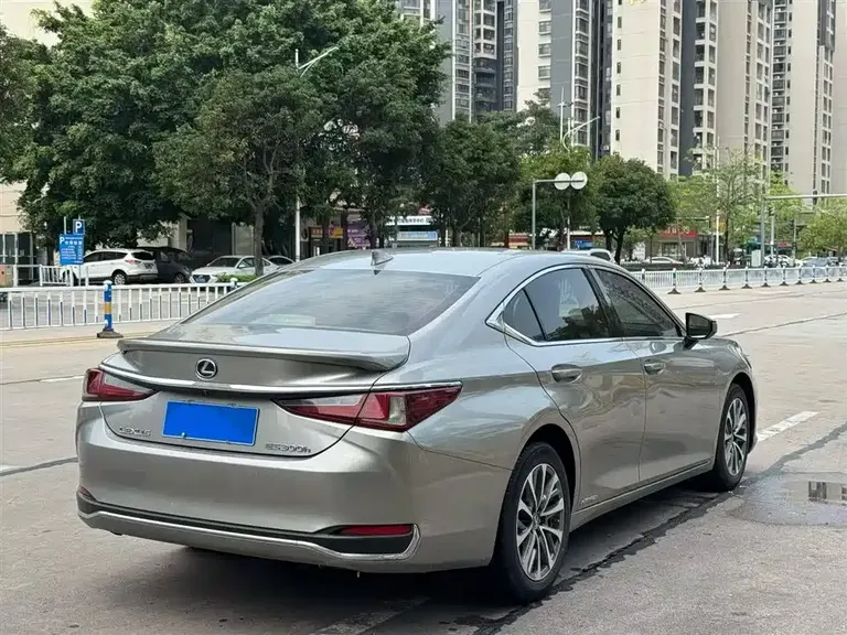Lexus ES 300 h Premium