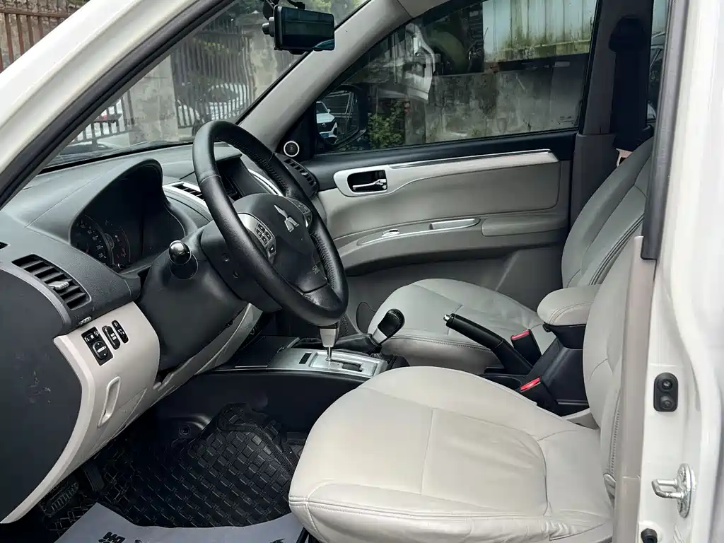 Pajero Sport 3.0 L Auto 4 WD Executive