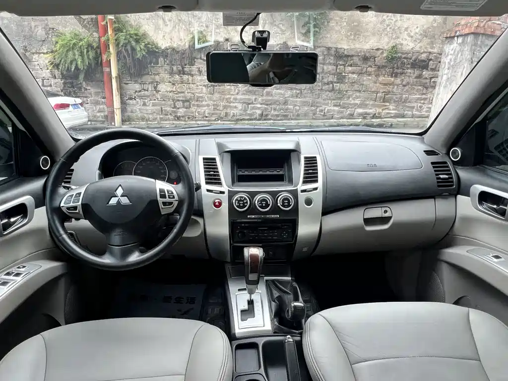Pajero Sport 3.0 L Auto 4 WD Executive