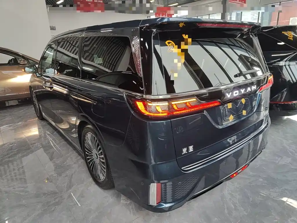 Voyah Dreamer PHEV 4 WD Flagship Kunpeng