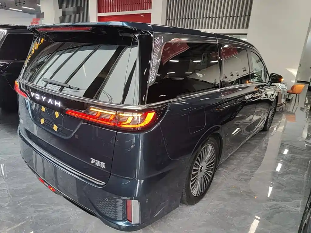 Voyah Dreamer PHEV 4 WD Flagship Kunpeng