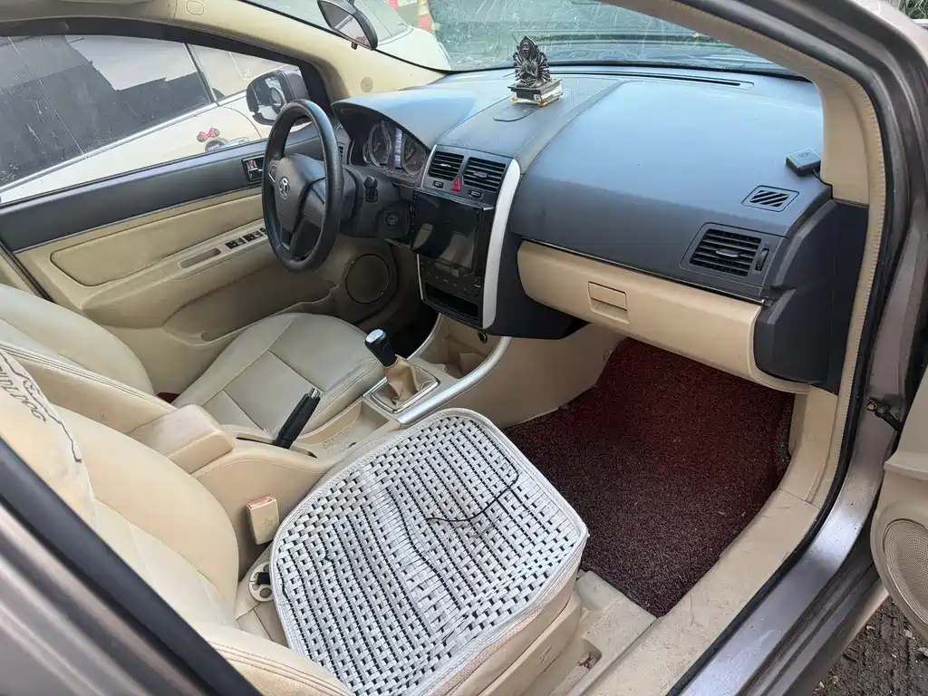 BAIC E Series 北京汽车E系列 2012款 两厢 1.5 L 手动乐尚版