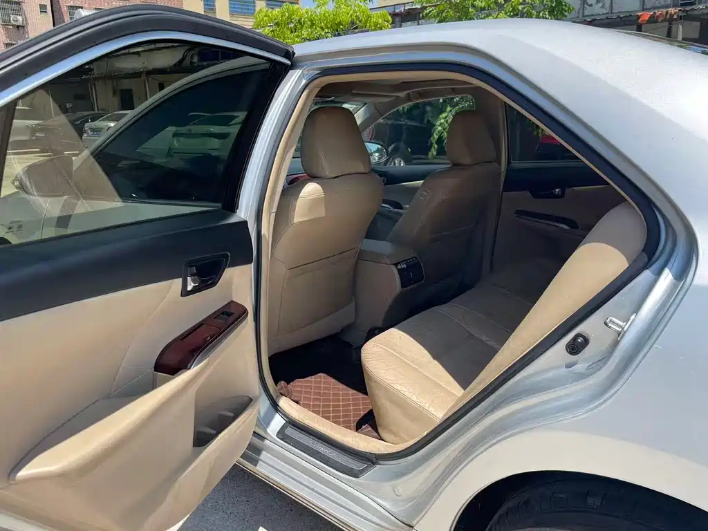 Camry 2.5 G Luxury Navigation