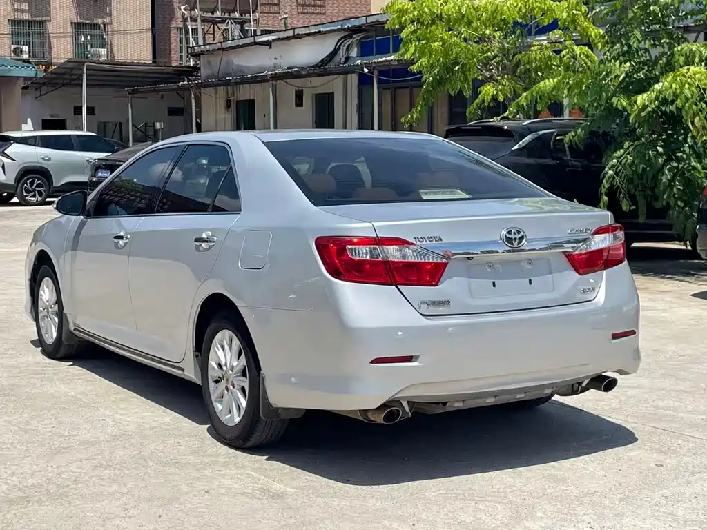 Camry 2.5 G Luxury Navigation