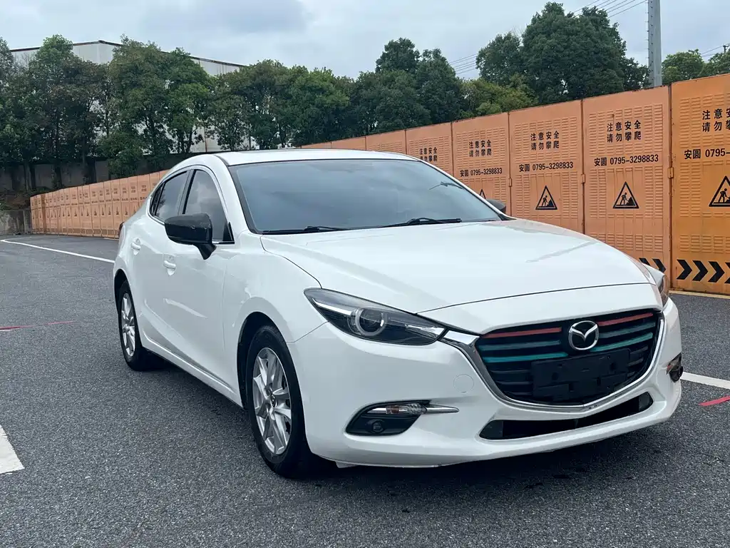 Mazda 3 Axela Sedan 1.5 L Auto Luxury CN-V