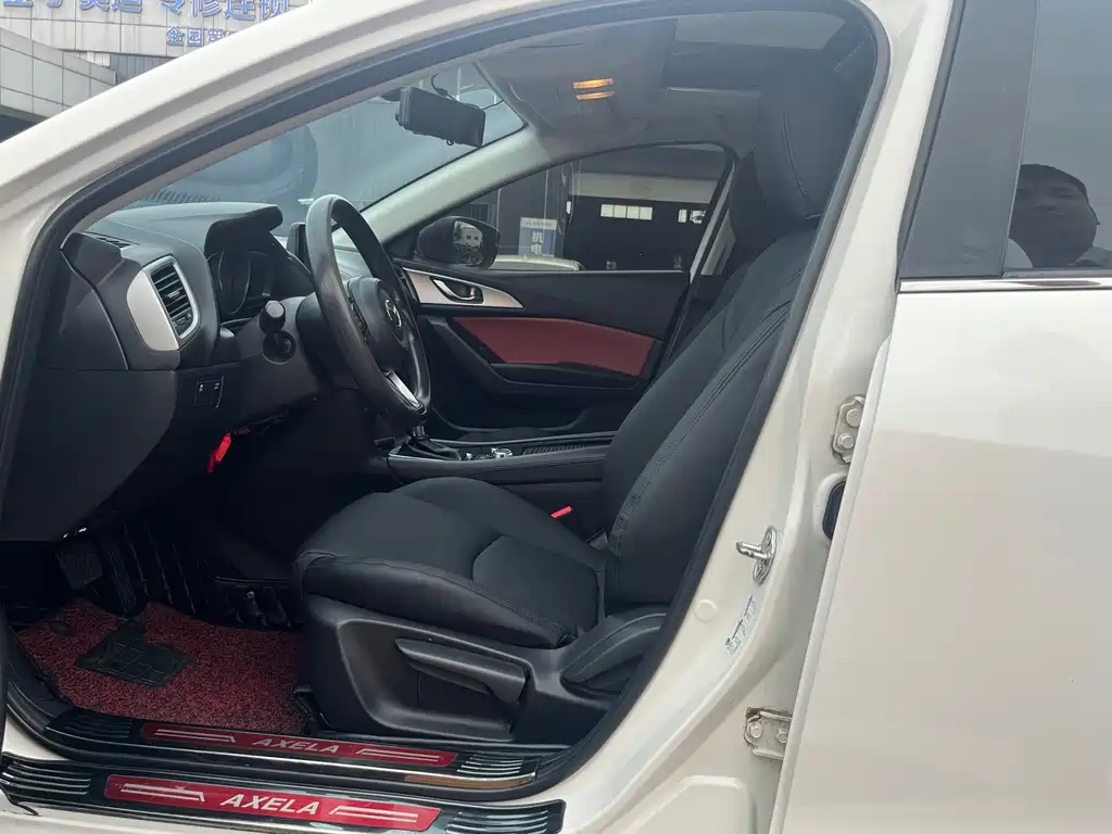 Mazda 3 Axela Sedan 1.5 L Auto Luxury CN-V
