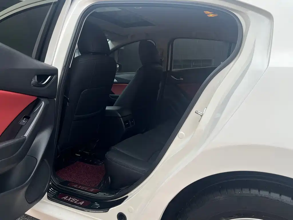 Mazda 3 Axela Sedan 1.5 L Auto Luxury CN-V