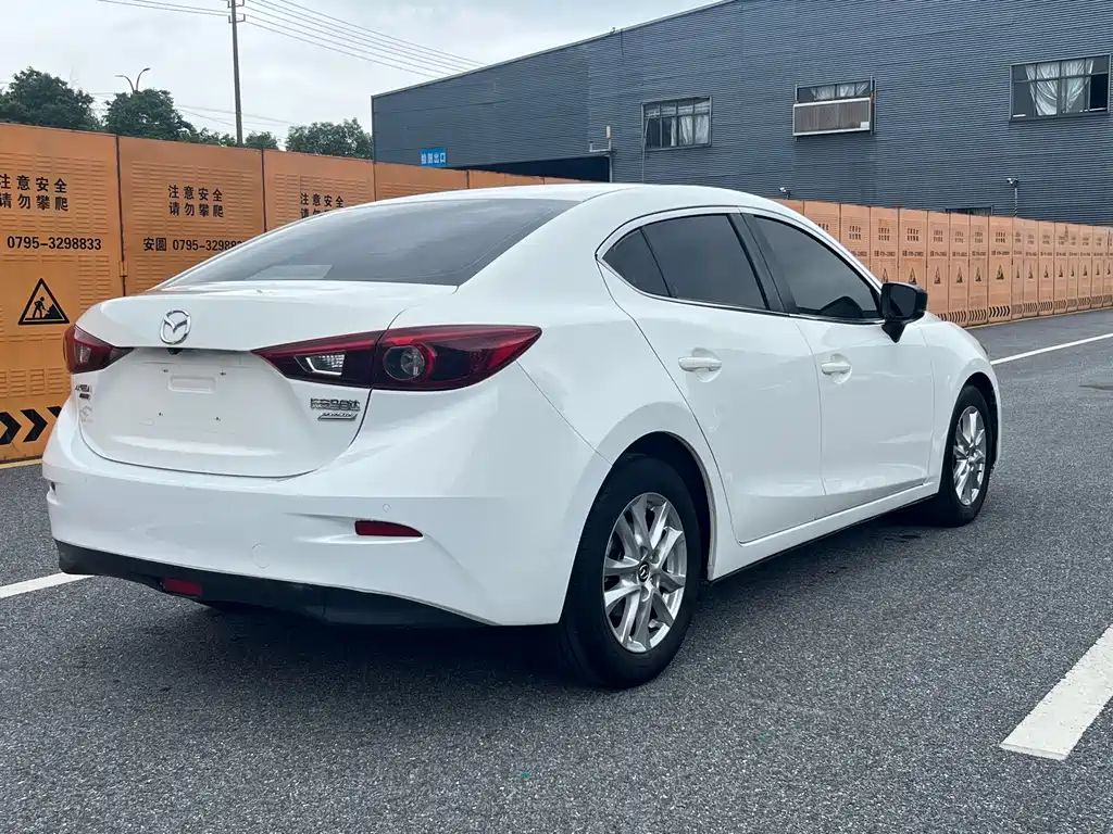 Mazda 3 Axela Sedan 1.5 L Auto Luxury CN-V