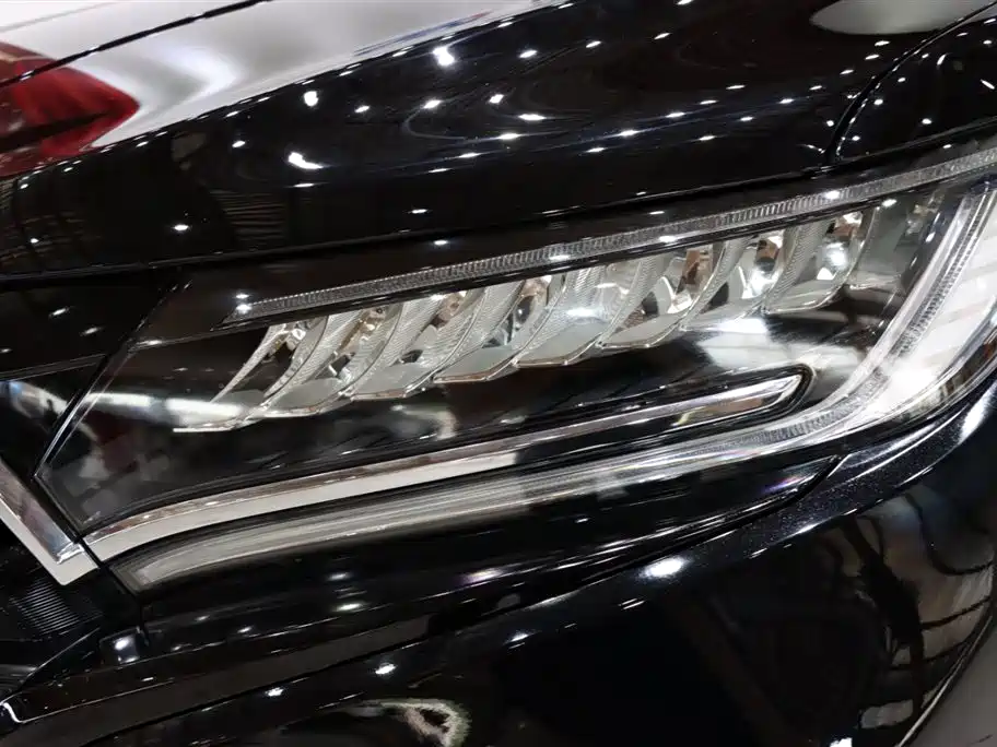 Honda UR-V 370 TURBO 2 WD Graceful
