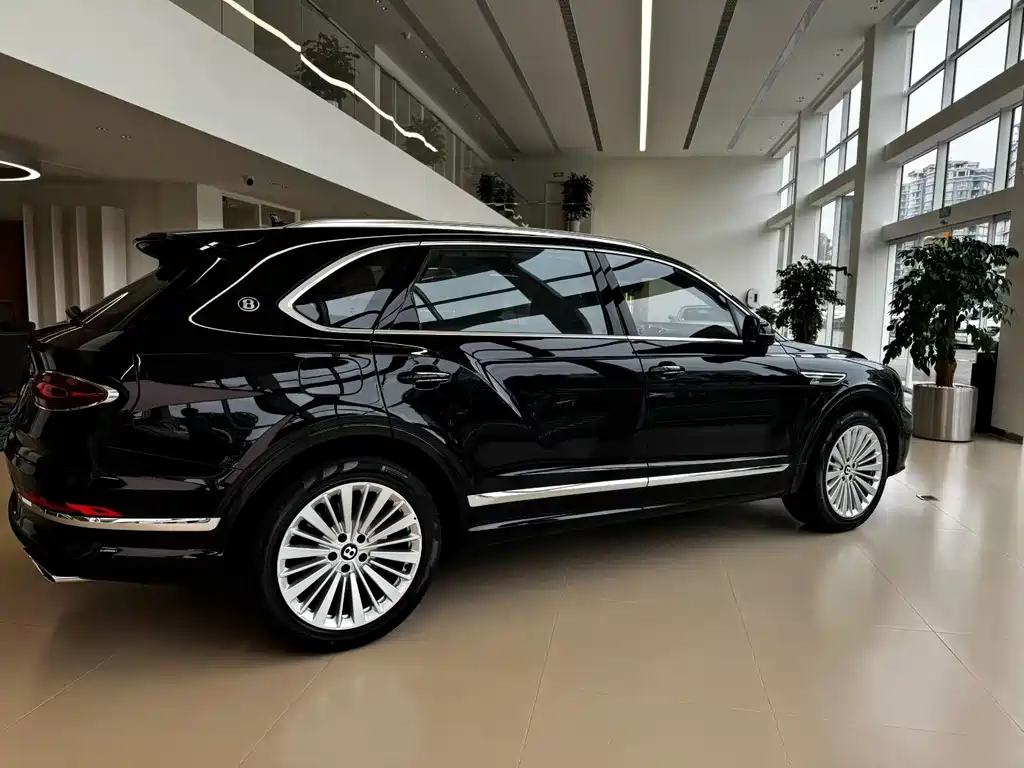 Bentayga 4.0 T V8 LWB Range