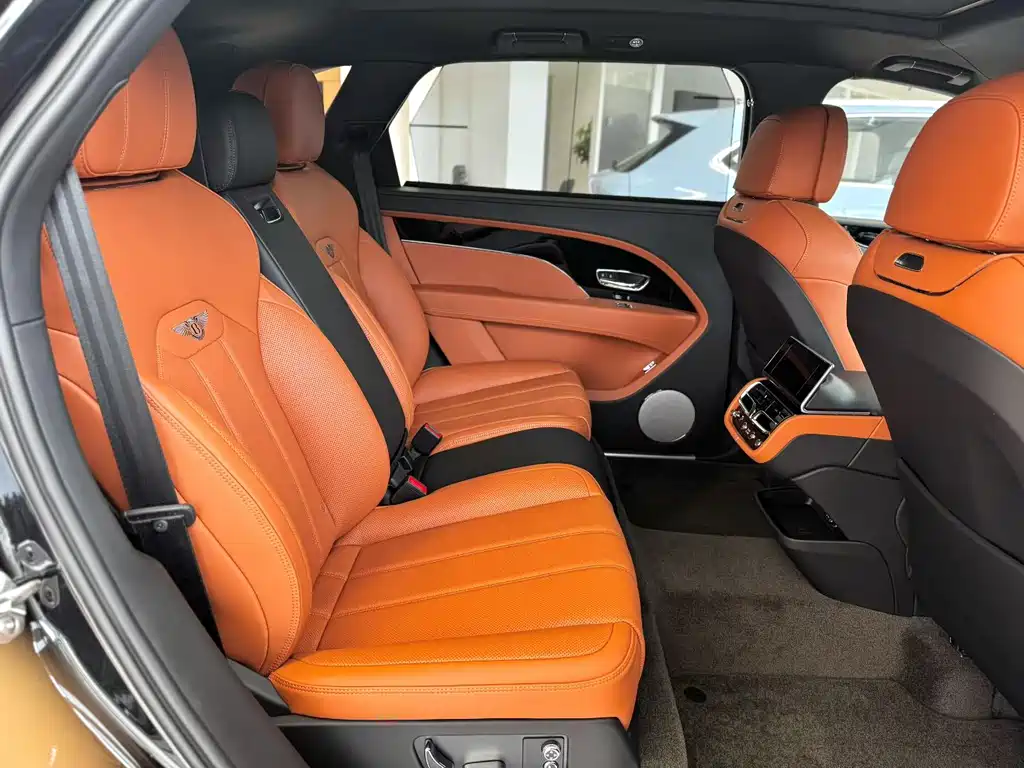 Bentayga 4.0 T V8 LWB Range