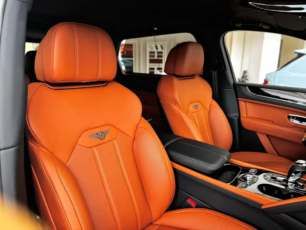 Bentayga 4.0 T V8 LWB Range