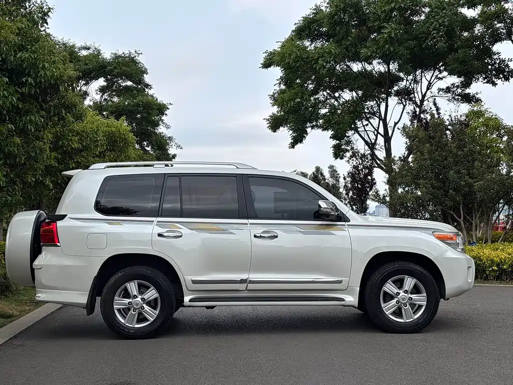 Land Cruiser (Import) 4.0 L V6 Middle East Limited