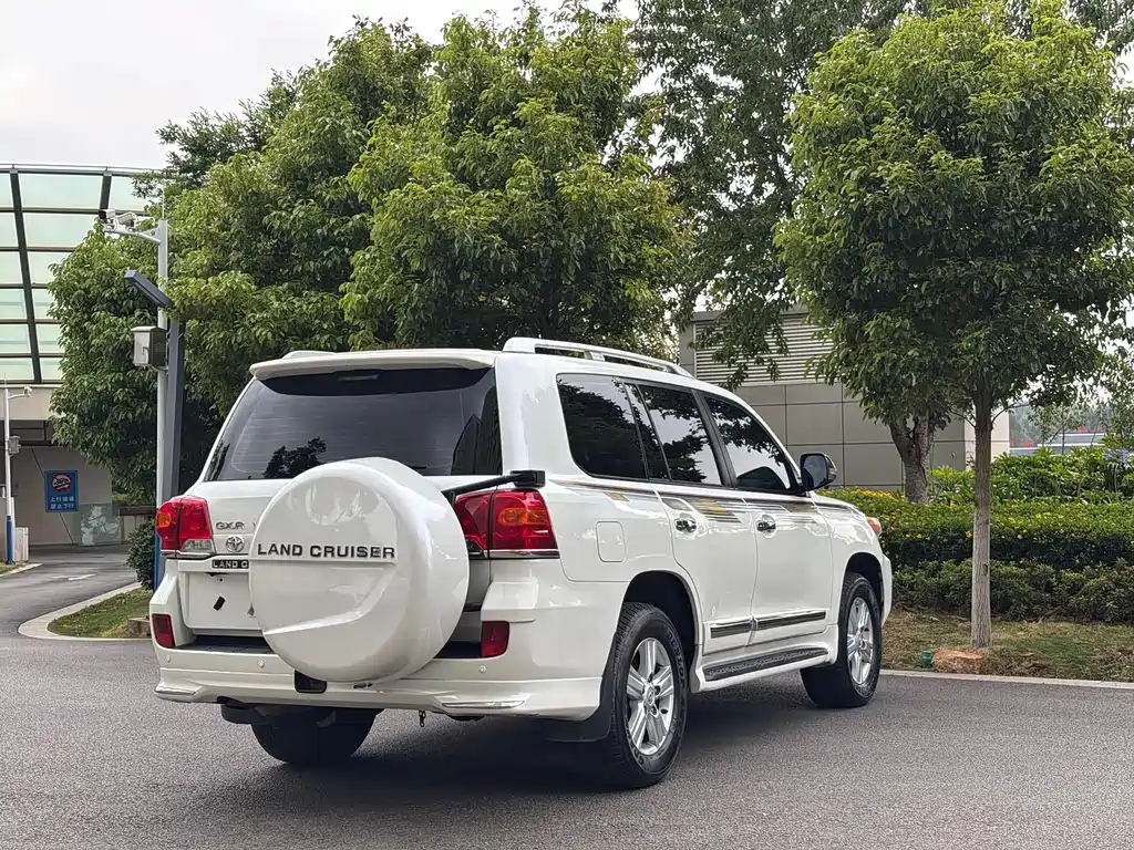 Land Cruiser (Import) 4.0 L V6 Middle East Limited