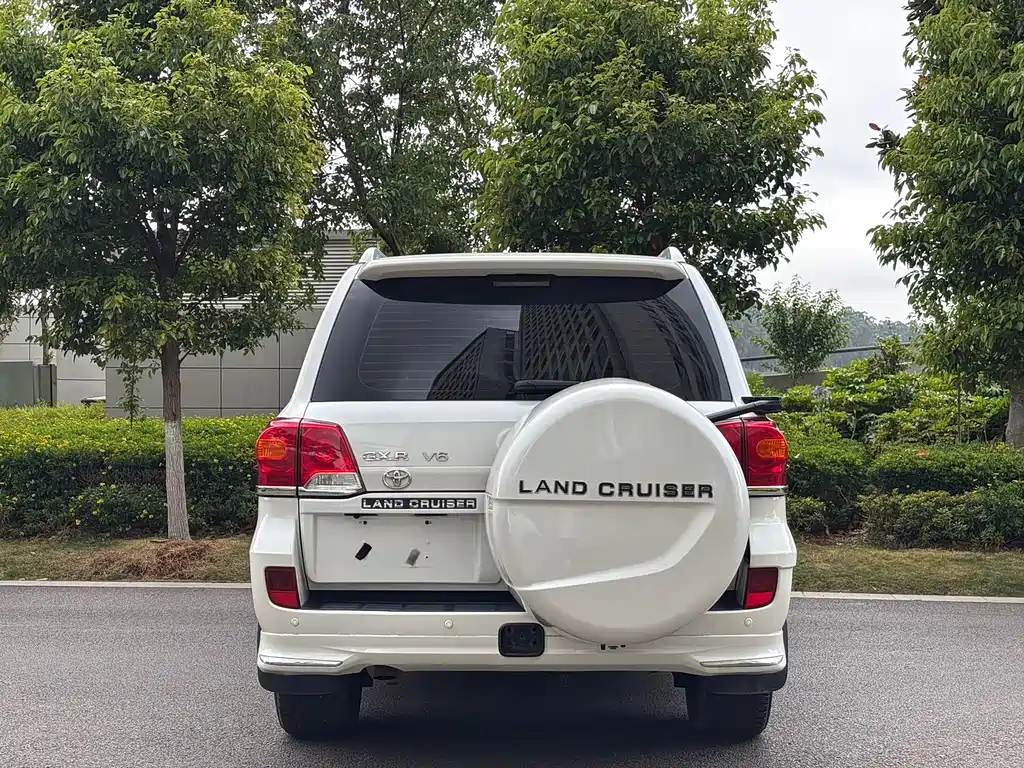 Land Cruiser (Import) 4.0 L V6 Middle East Limited